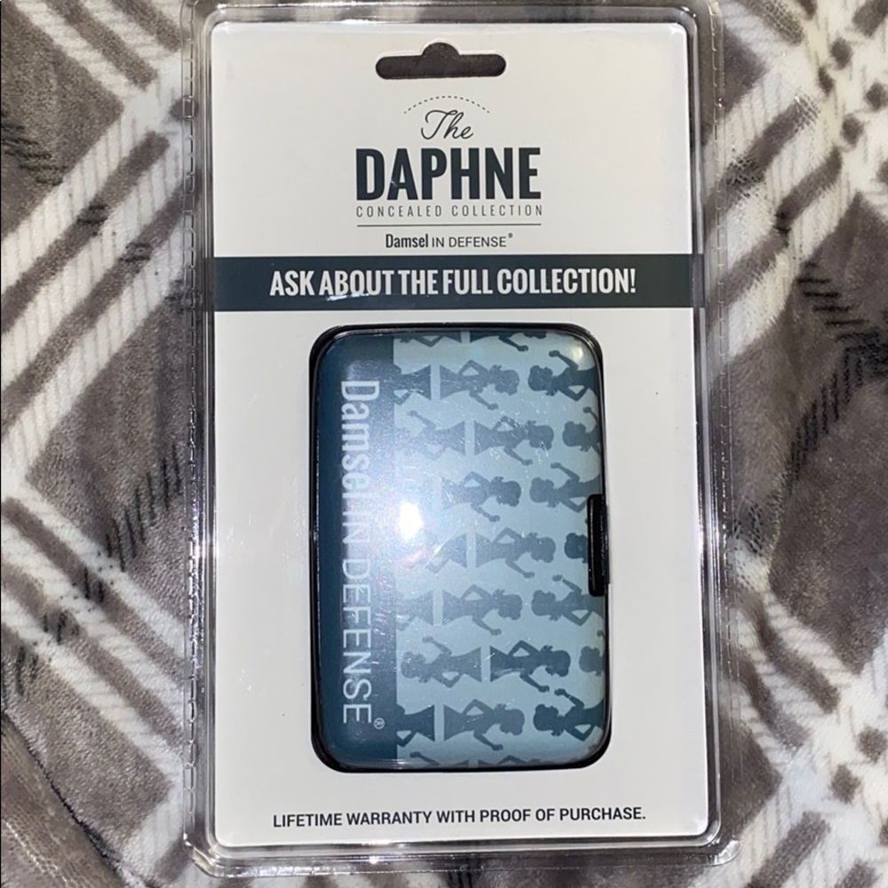 Hard shell Wallet - Picture 2 of 3